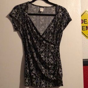 Black with White Flowers Short Sleeve Top